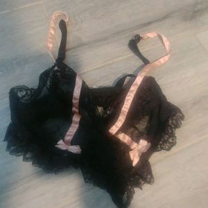 BRAND NEW Blk Lace Bra with Pink Bows and …